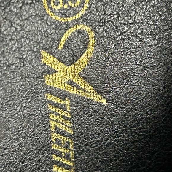 Athletic Black Sneakers EUC Size 8 1/2 - Picture 5 of 10